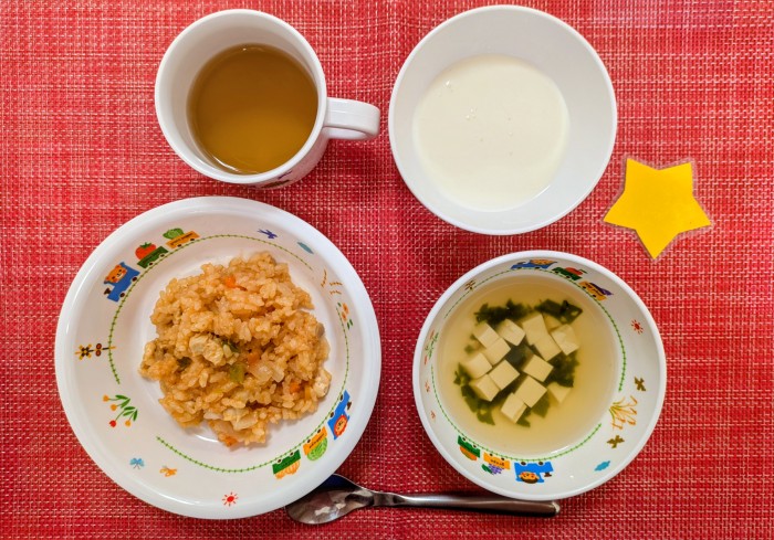 【3月28日㈯の給食・おやつ】