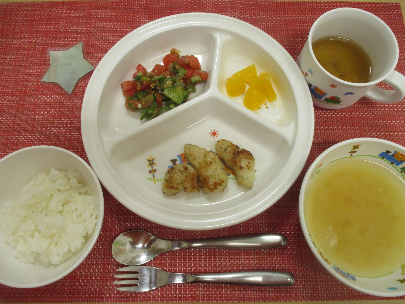 【8月6日㈫の給食・おやつ】