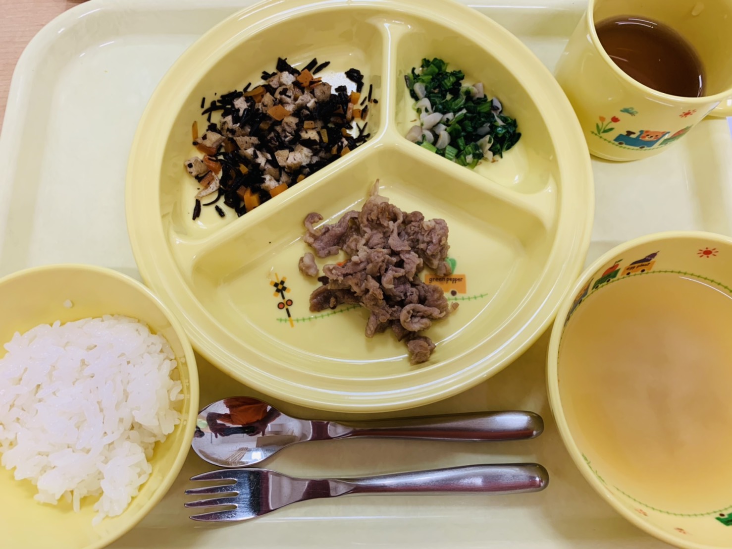 4月28日(金)の給食・おやつ
