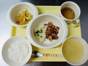 3月6日(土)の給食・おやつ