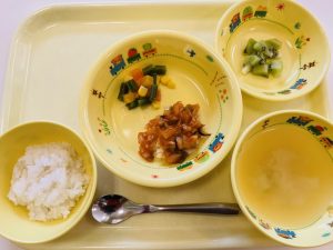 3月11日(金)の給食・おやつ