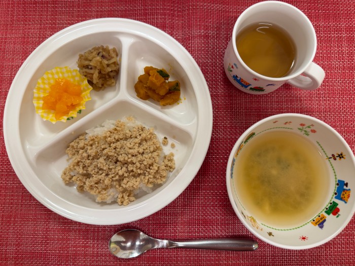 【8月10日㈪の給食・おやつ】