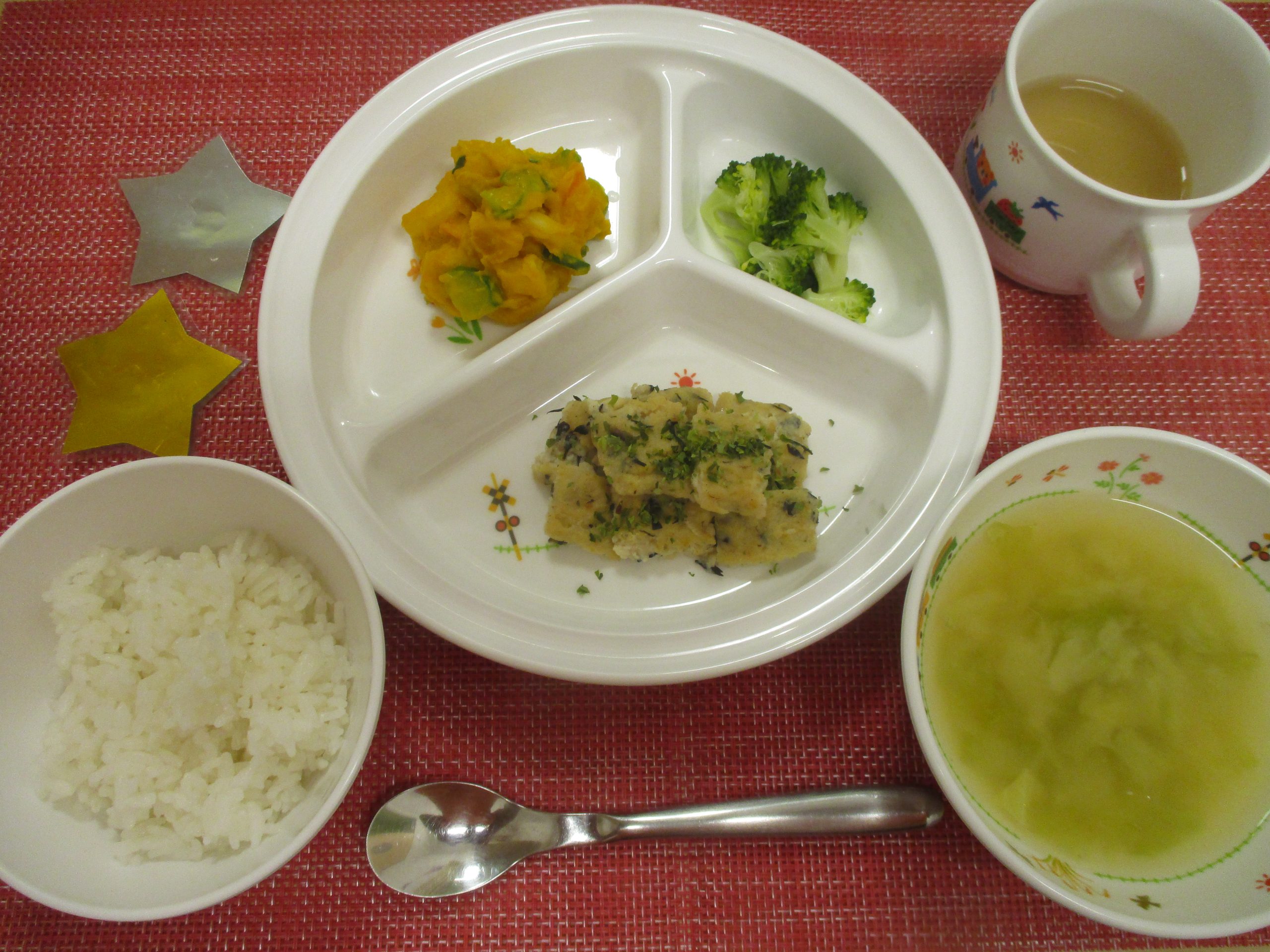 【11月25日㈪の給食・おやつ】