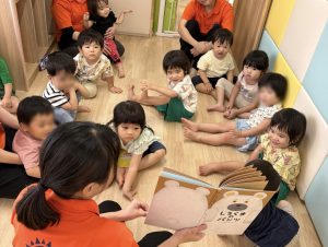 9月絵本の読み合い「しろくまのパンツ」