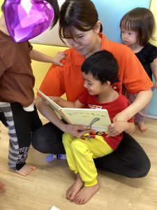 絵本読み合い「スプーンちゃん」