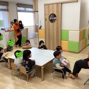 絵本の読み合い「いもほり　くろくま」