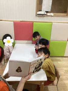 2月の絵本読み合い「おかあさんといっしょ」