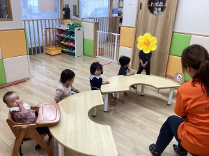 5月絵本の読み合い「こねこがにゃあ」
