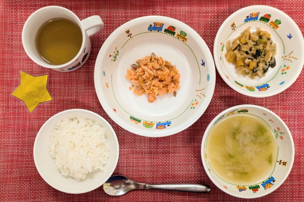 【10月23日㈭の給食・おやつ】