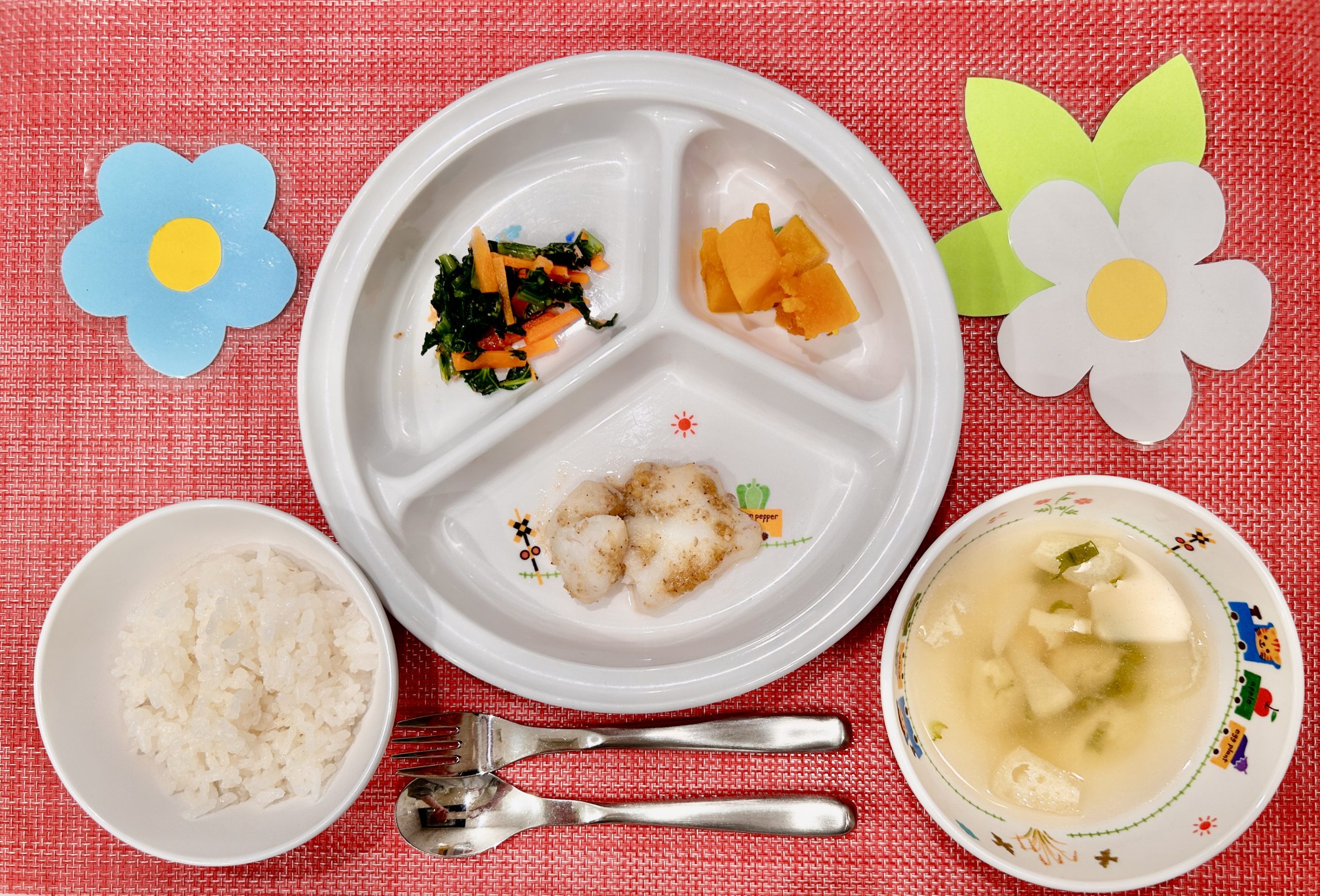 3月8日(金)の給食・おやつ