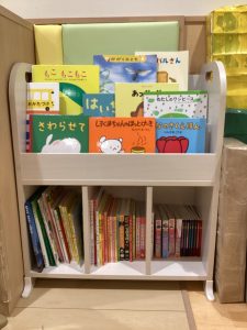 りんご組さんの本棚をご紹介📚