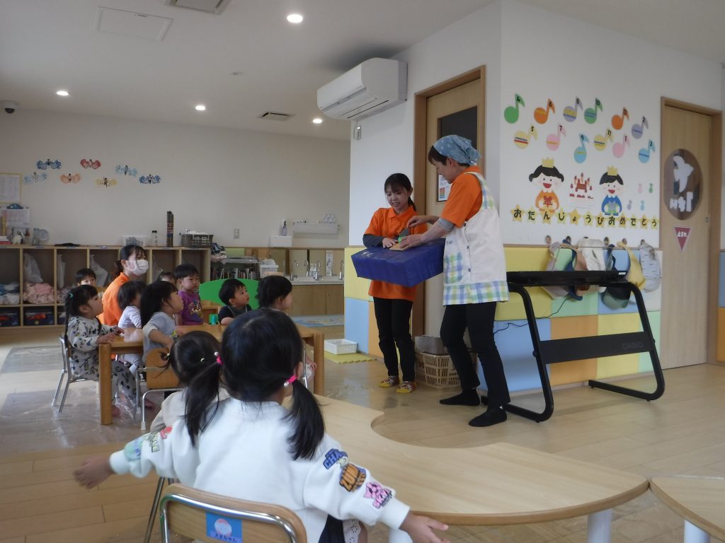 キャベツ！重〜いね👦🏻👧🏻