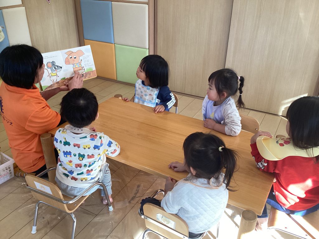 しかけ絵本✨【オムツの中身？】