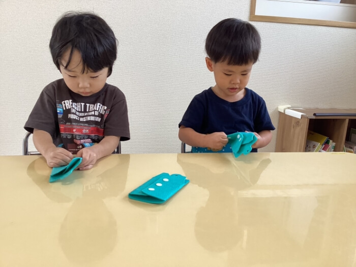 ボタンはめおもちゃ