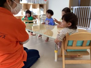 絵本の読み合い📘