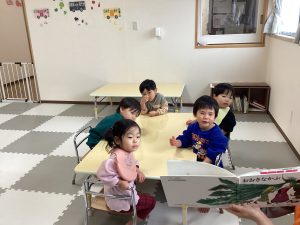 絵本の読み合い📘