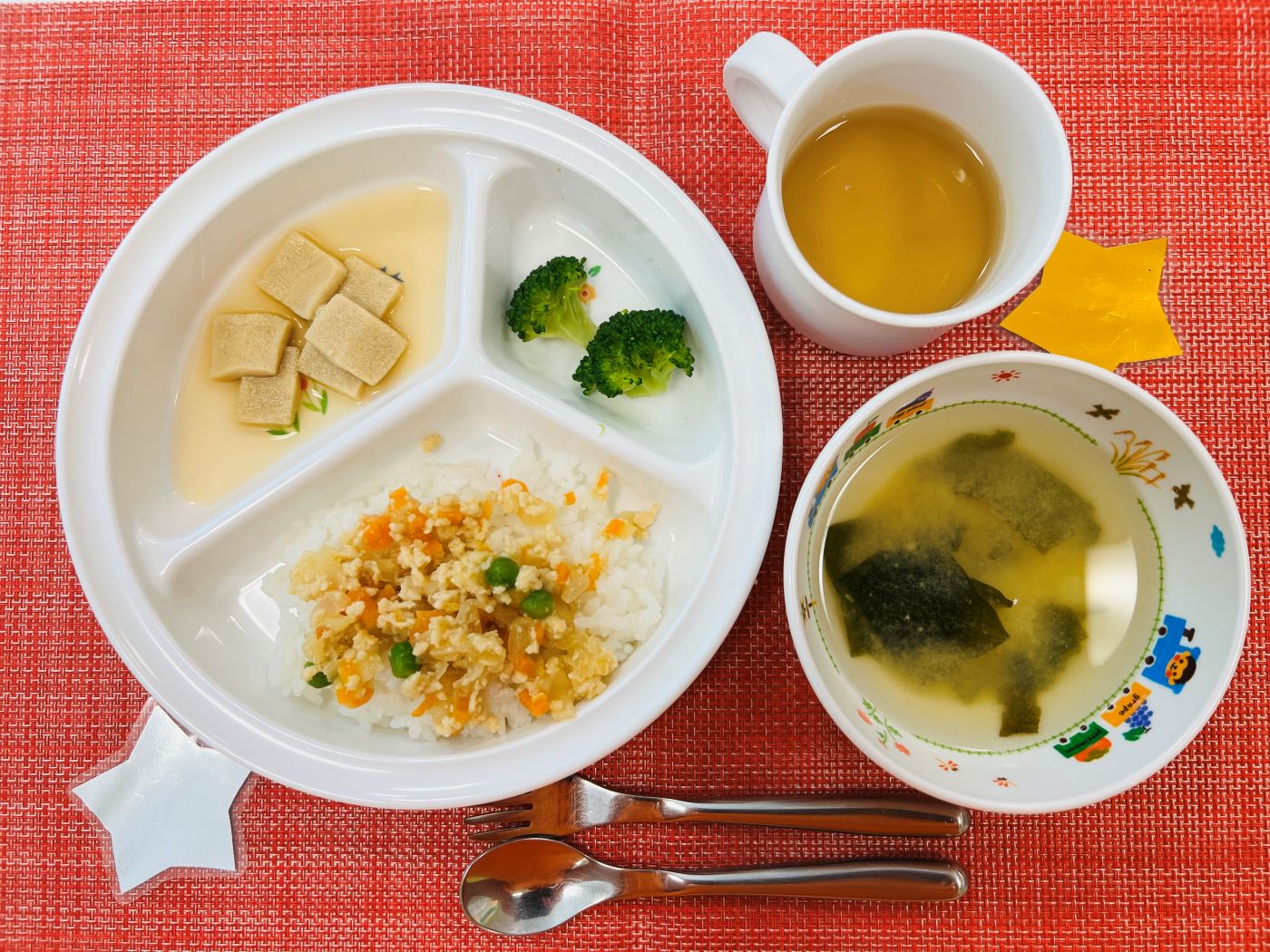 【4月15日(月)の給食・おやつ】