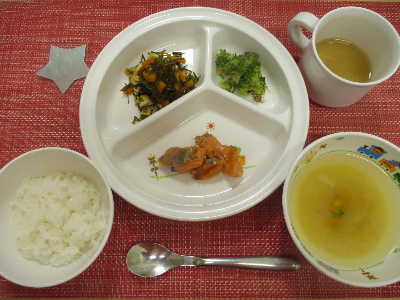 【8月16日㈮の給食・おやつ】
