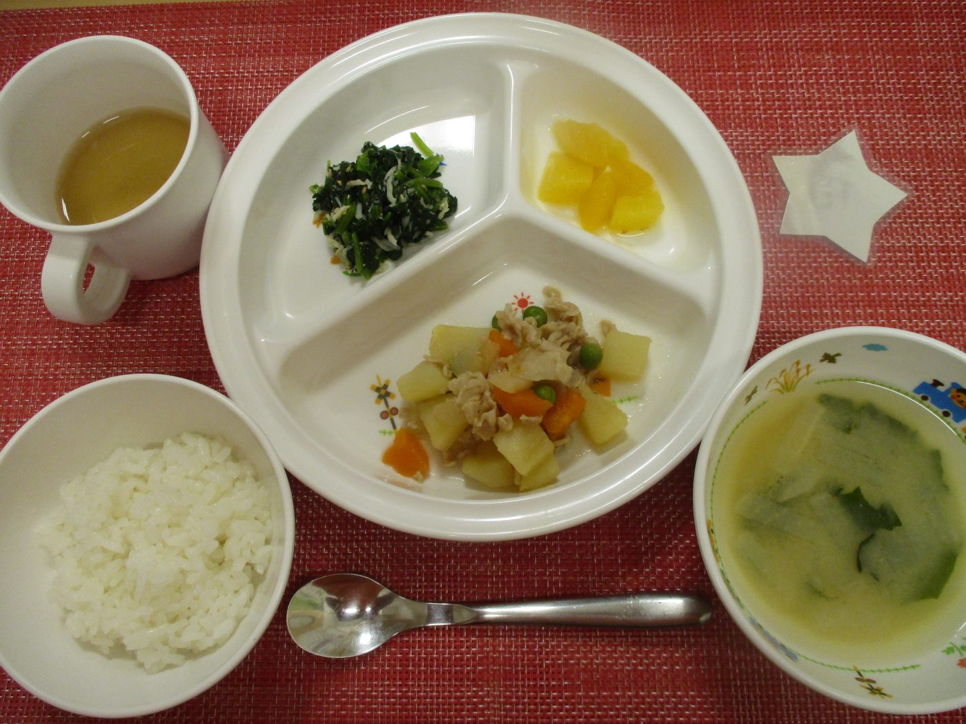 【8月15日㈭の給食・おやつ】