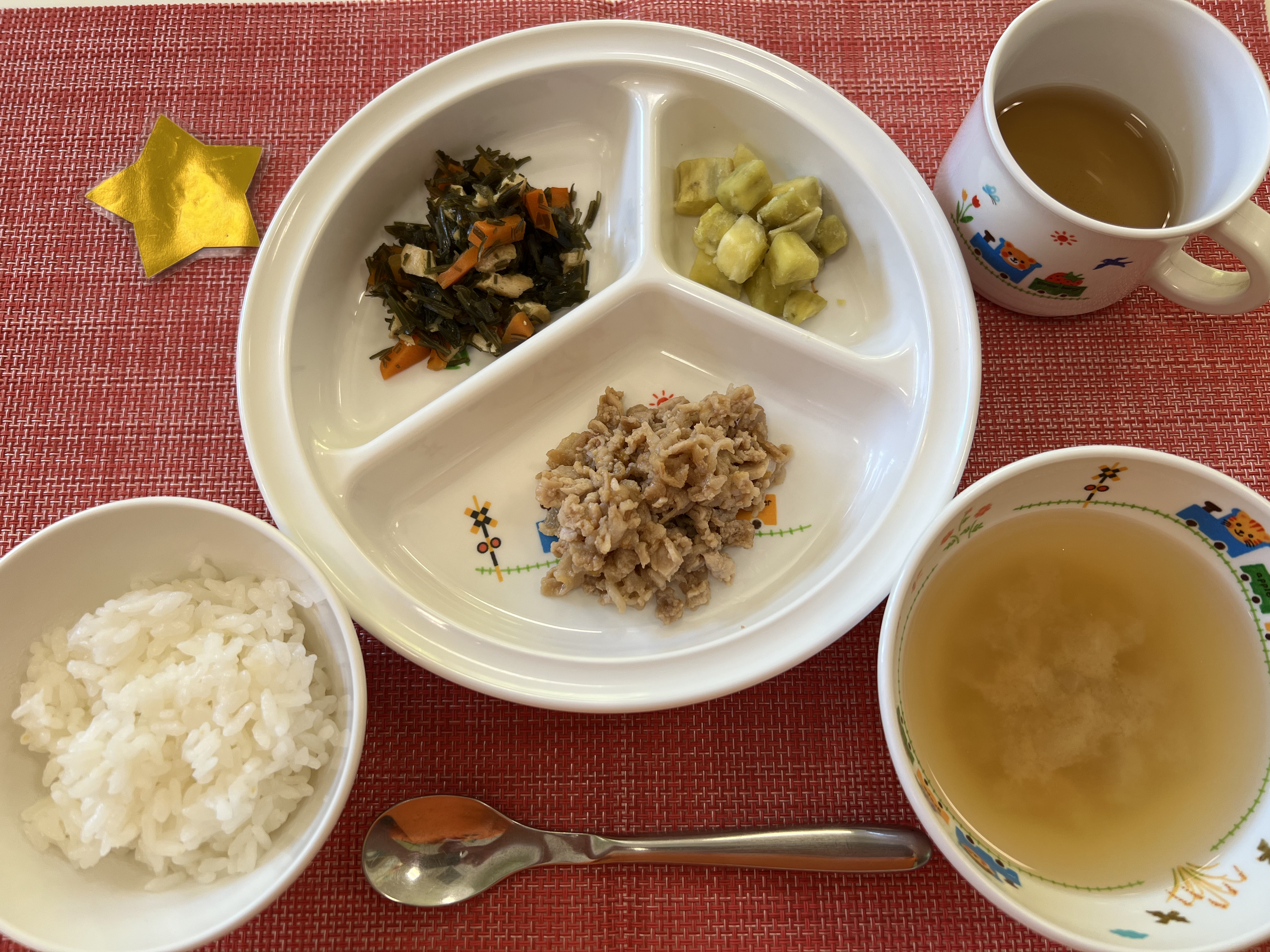 【12月3日㈫の給食・おやつ】