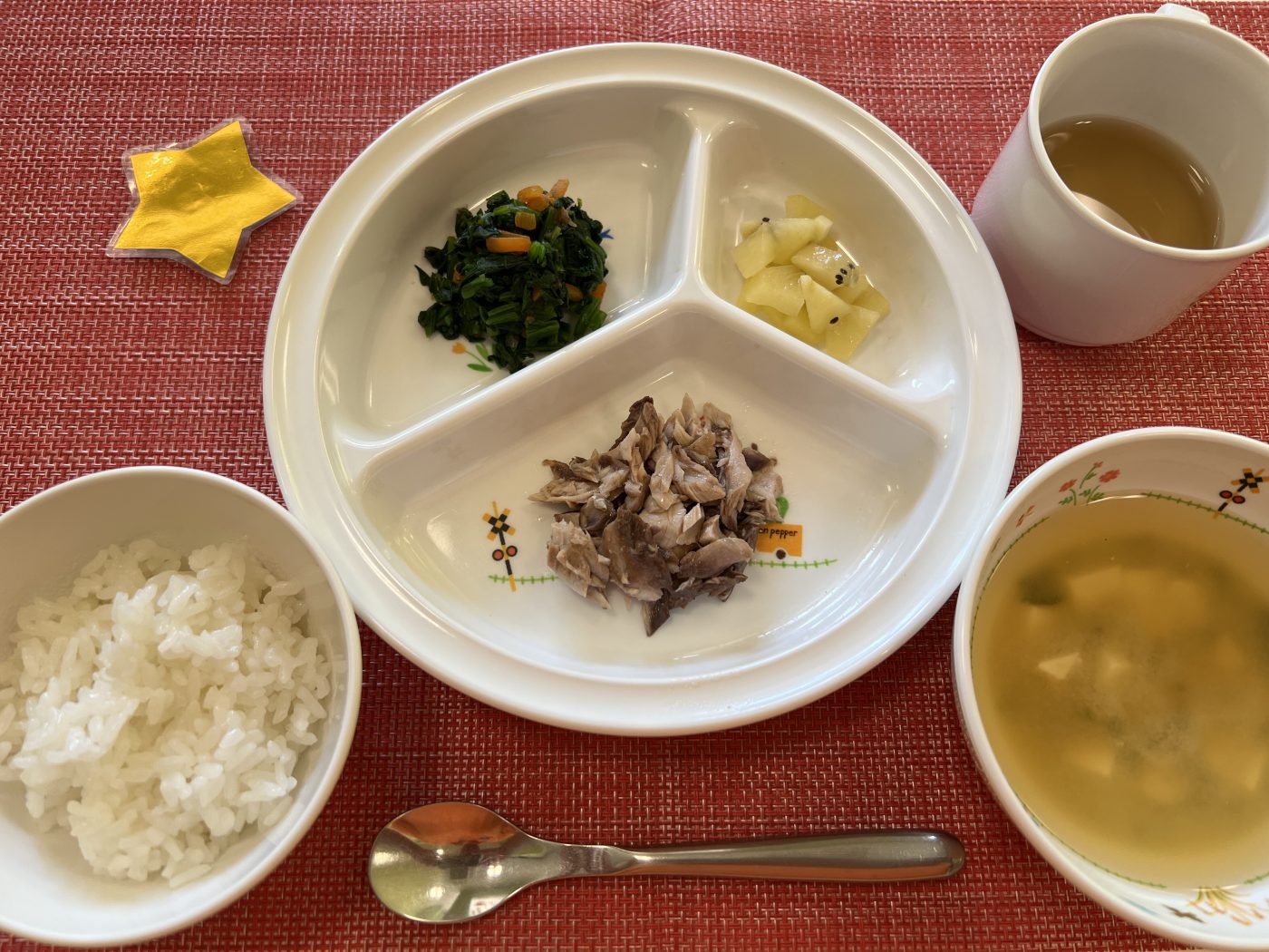 【12月18日㈬の給食・おやつ】