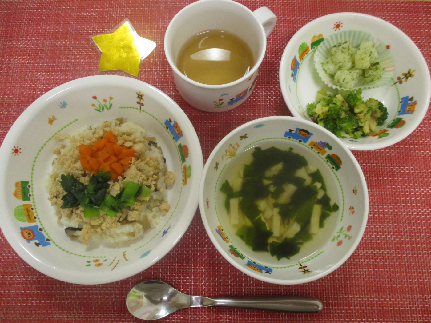 【3月17日㈪の給食・おやつ】