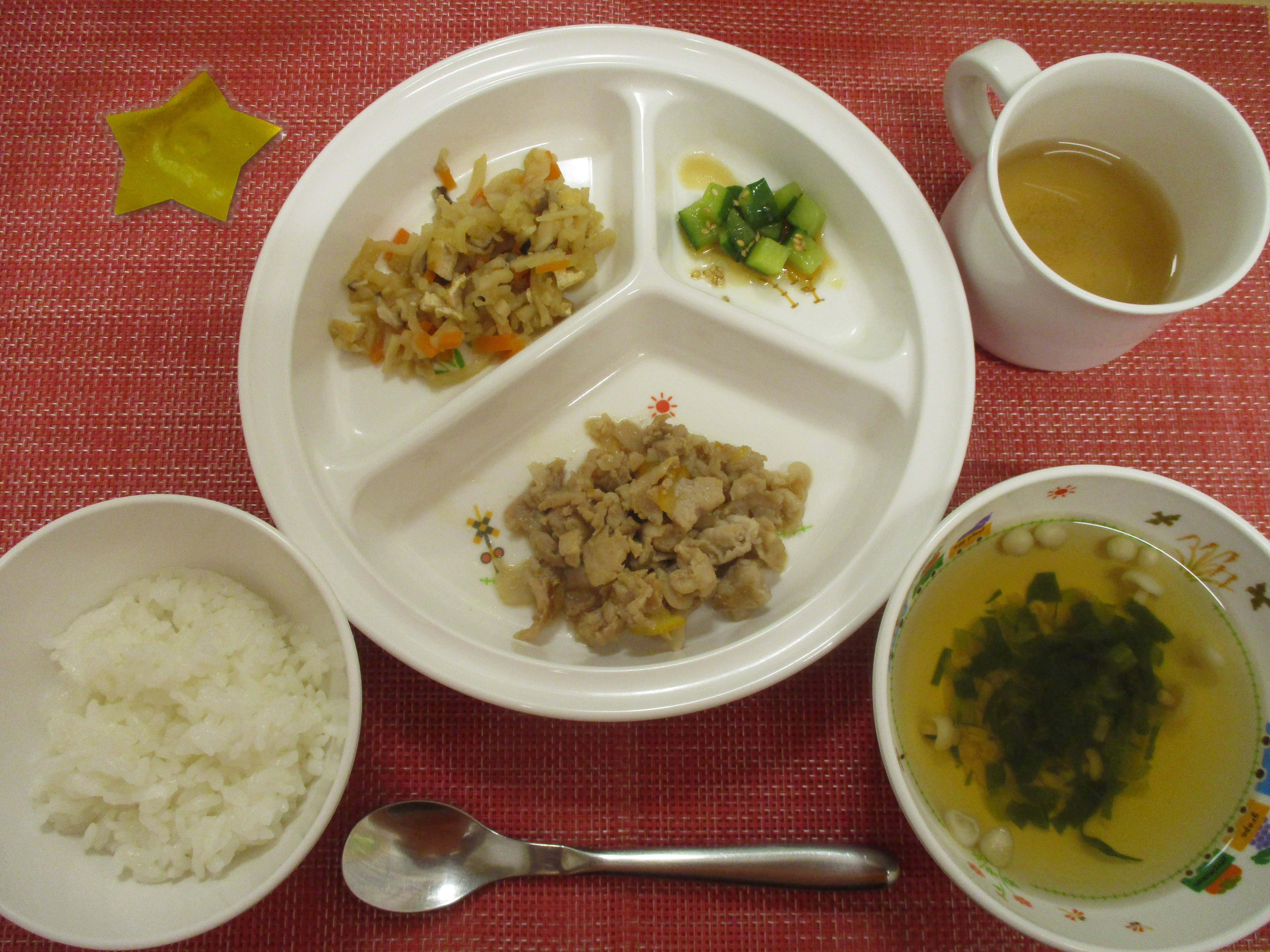 【4月10日㈭の給食・おやつ】