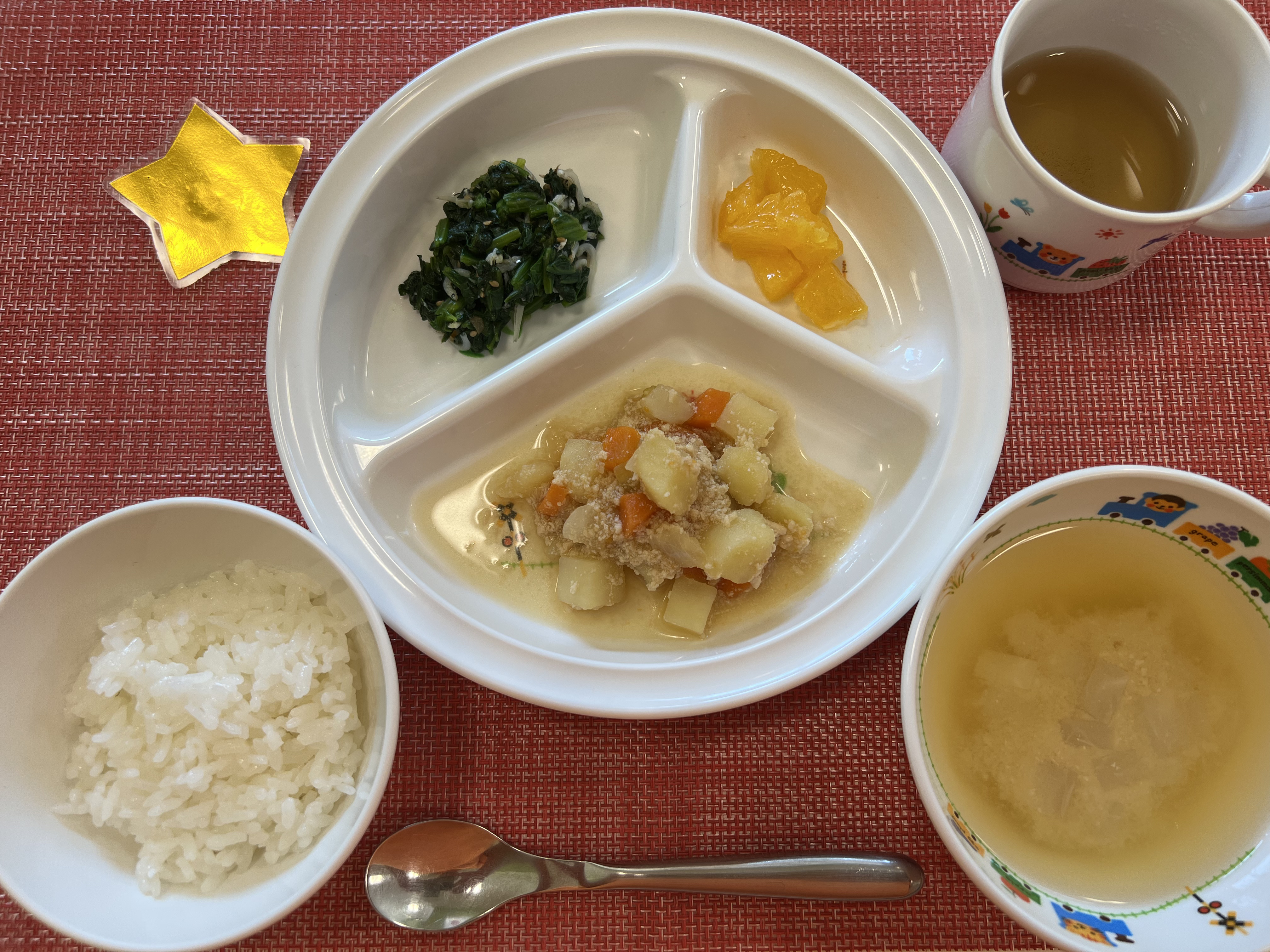【5月１日㈭の給食・おやつ】