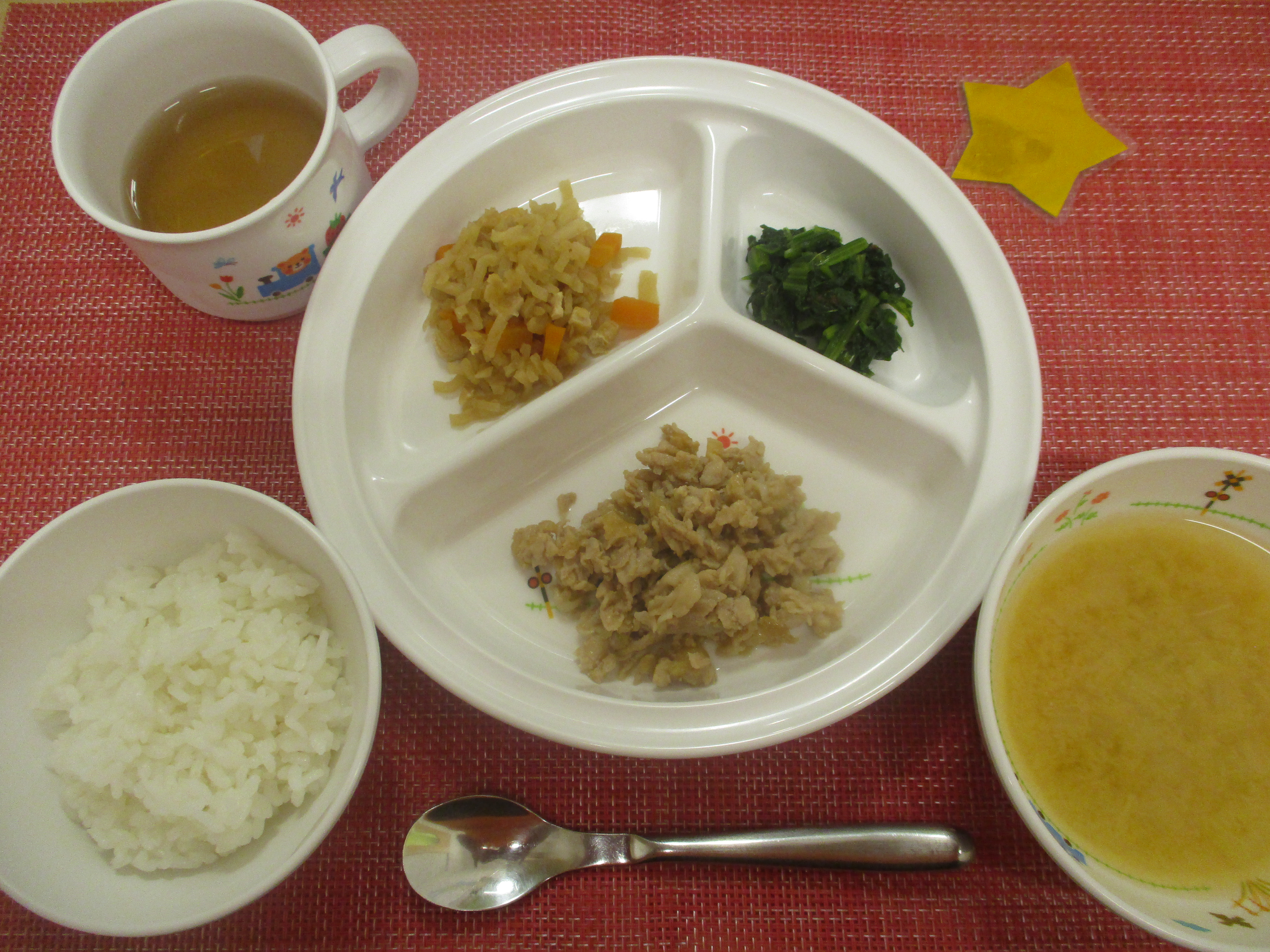【8月5日㈫の給食・おやつ】