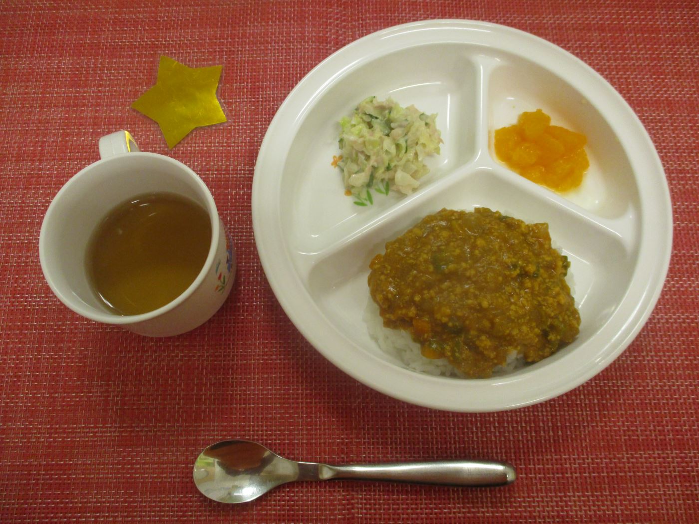 【8月12日㈫の給食・おやつ】
