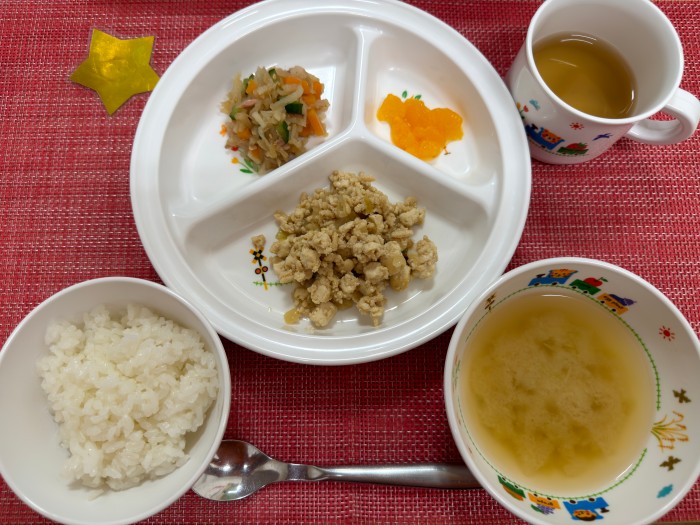 【4月1日㈬の給食・おやつ】