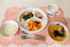 8月6日（土）の給食・おやつ
