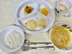 10月31日(月)の給食・おやつ