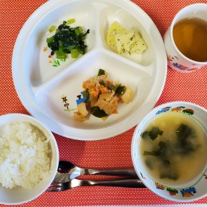 11月21日(月)の給食・おやつ