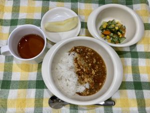 12月26日(月)の給食・おやつ
