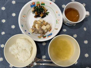 2月18日(土)の給食・おやつ