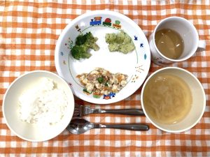 7月24日(月)の給食・おやつ