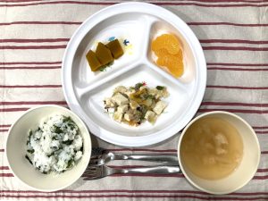 8月7日(月)の給食・おやつ