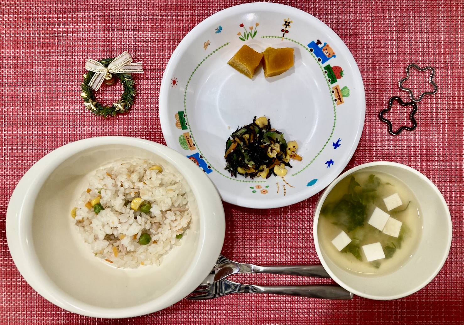 12月4日(月)の給食・おやつ