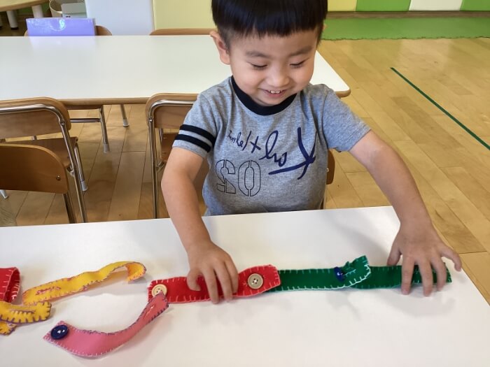 ボタンはめおもちゃ