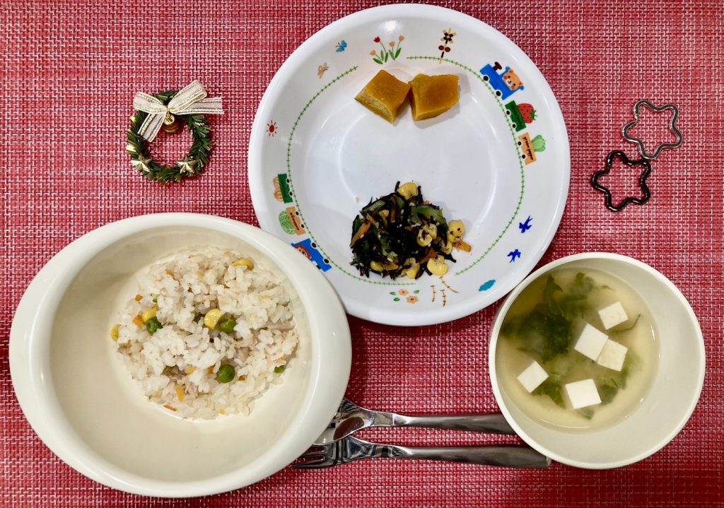 12月4日(月)の給食・おやつ