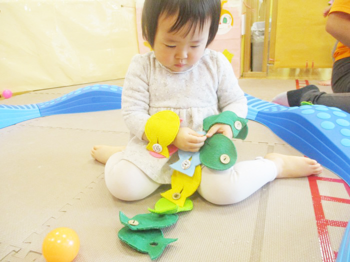 布やビニールやボタン等の玩具 