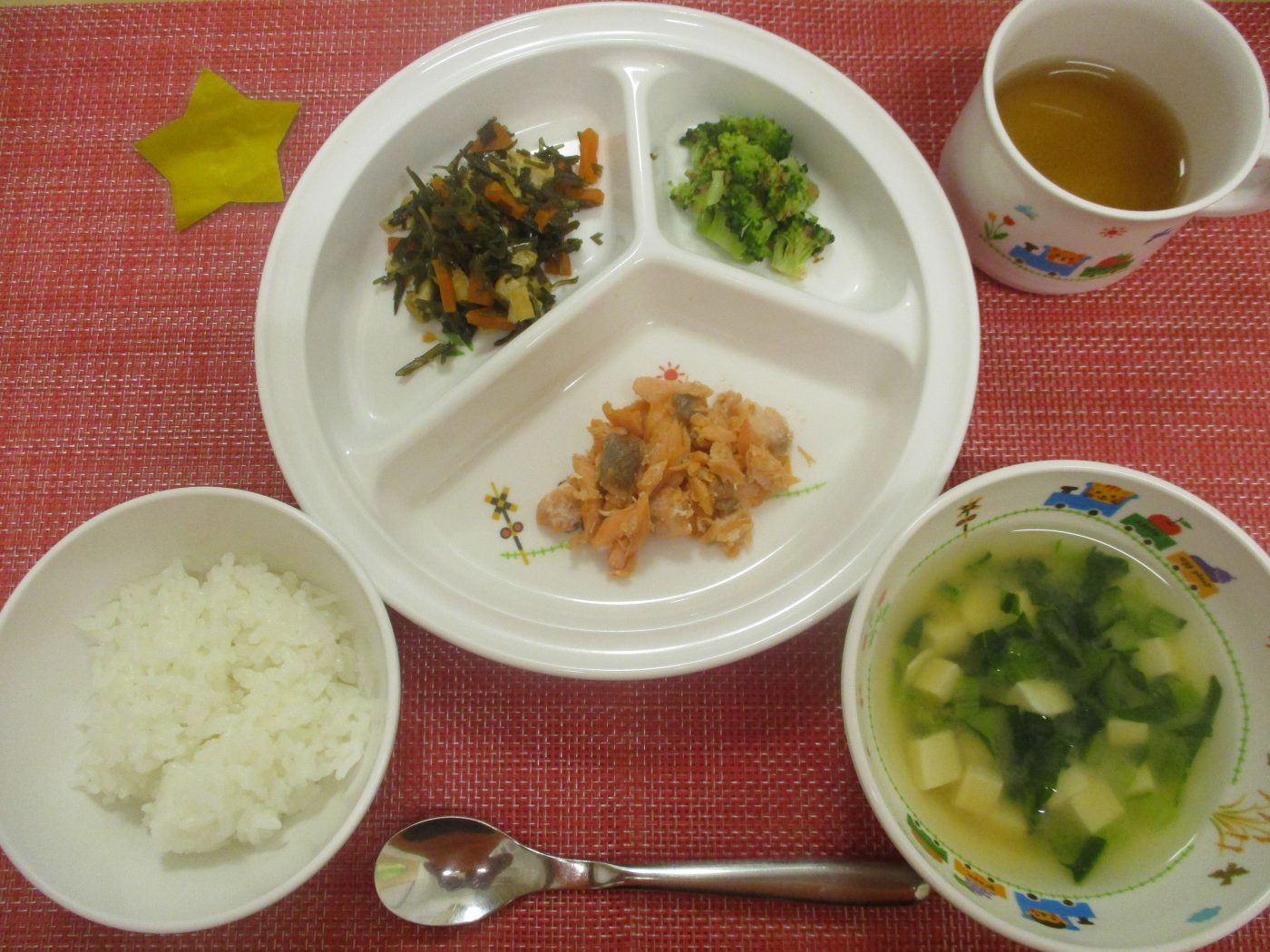 【5月28日㈬の給食・おやつ】